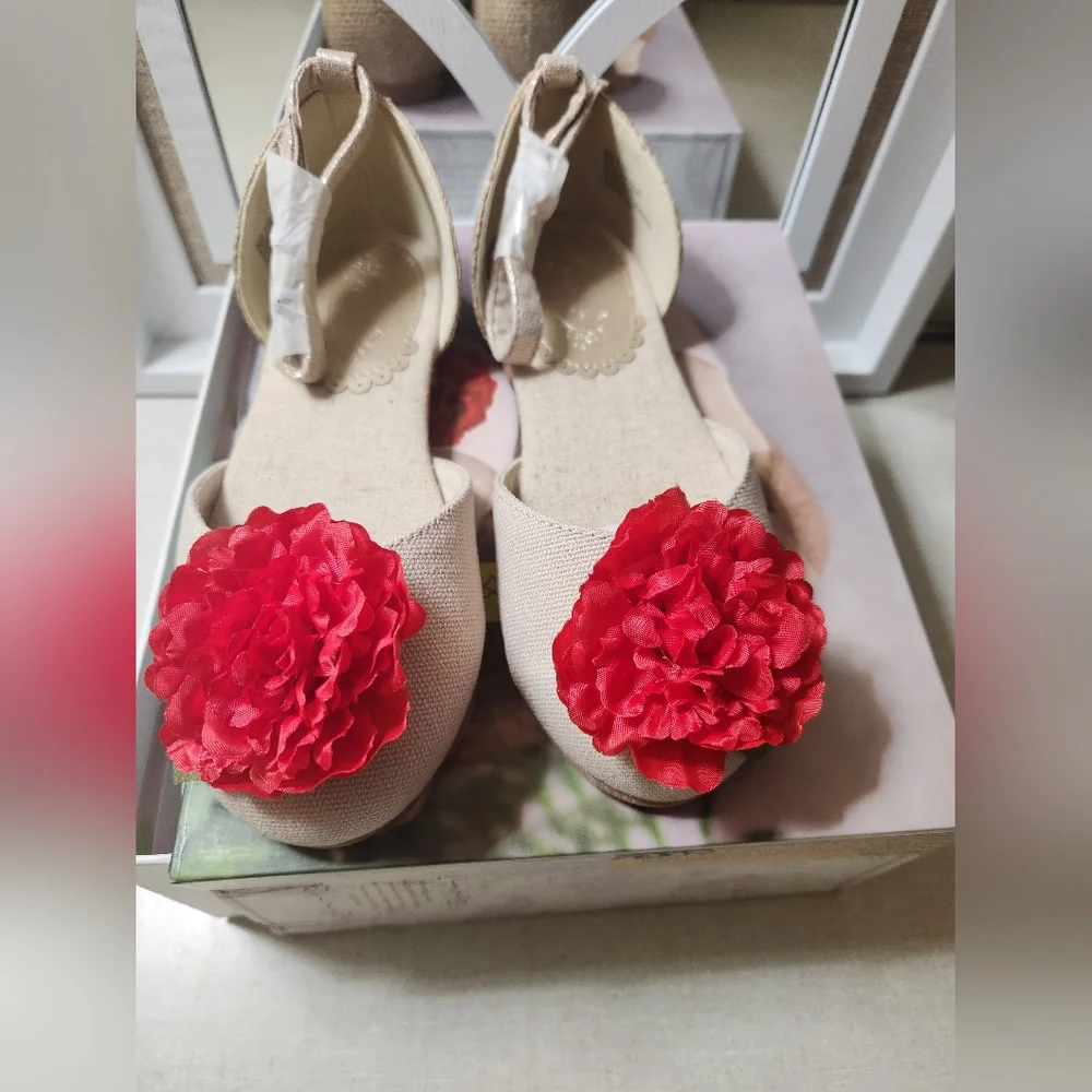 Joyfolie Little Girl's Beige Dress Shoes w/ Red Floral Accent, Size T13, NIB